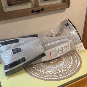 NWT Burley Gray Bike Trailer snuggler